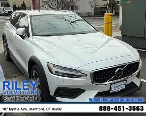 2023 Volvo V60 Cross Country B5 AWD Plus