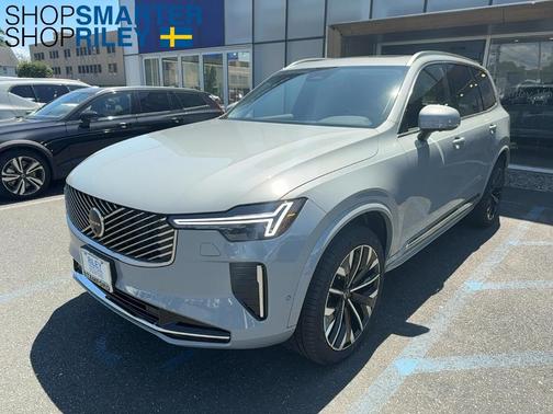 2025 Volvo XC90 B5 Plus 7-Seater
