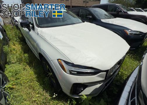 2025 Volvo XC60 B5 Plus
