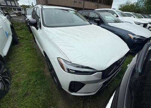 2025 Volvo XC60 B5 Plus
