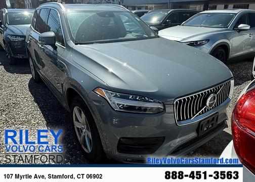2022 Volvo XC90 T6 Momentum 7 Passenger