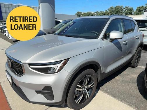 2025 Volvo XC40 B5 Core Bright Theme