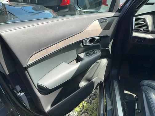 2022 Volvo XC90 Recharge Plug-In Hybrid T8 Inscription Extended Range 7P