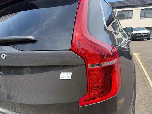 2024 Volvo XC90 Recharge Plug-In Hybrid T8 Plus Bright Theme 7-Seater