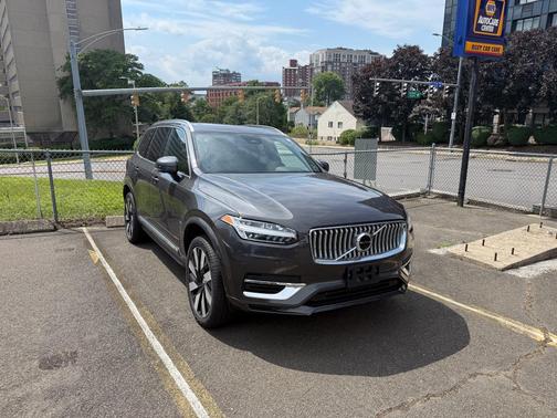 2024 Volvo XC90 Recharge Plug-In Hybrid T8 Plus Bright Theme 7-Seater