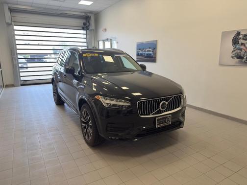 2022 Volvo XC90 T6 Momentum 7 Passenger