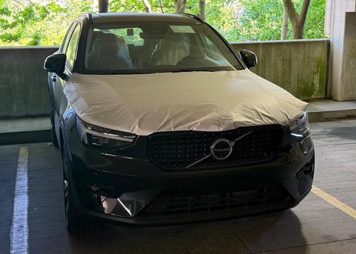 2025 Volvo XC40 B5 Ultra Dark Theme
