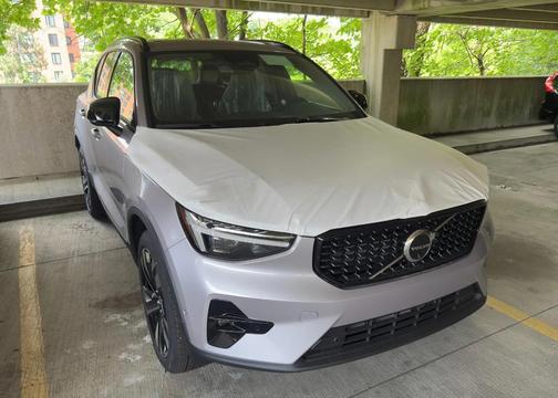2026 Volvo XC40 B5 Ultra