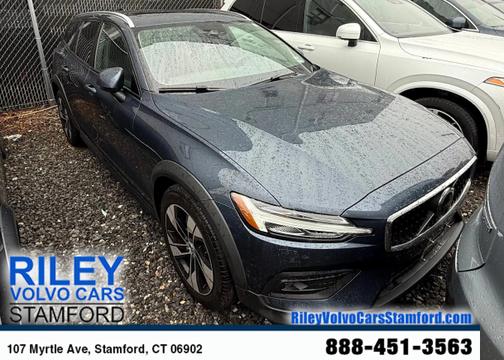 2023 Volvo V60 Cross Country B5 AWD Plus