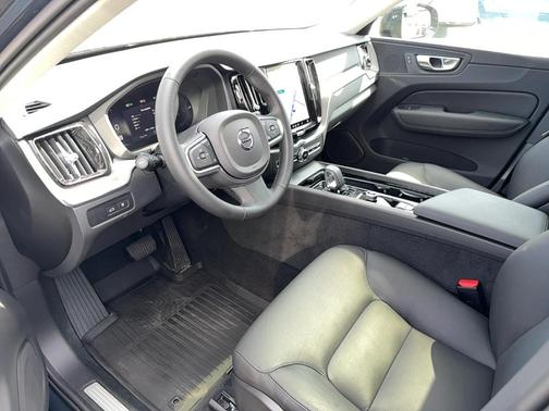 2025 Volvo XC60 Plug-In Hybrid T8 Core