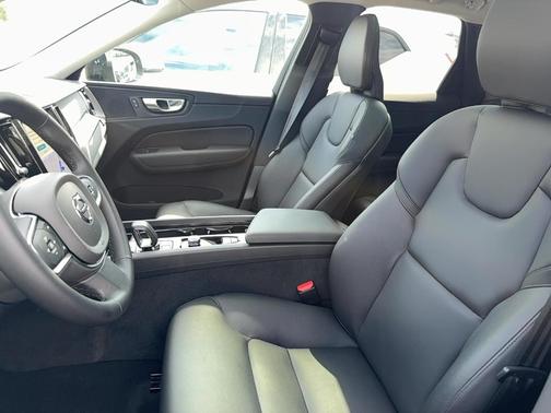 2025 Volvo XC60 Plug-In Hybrid T8 Core