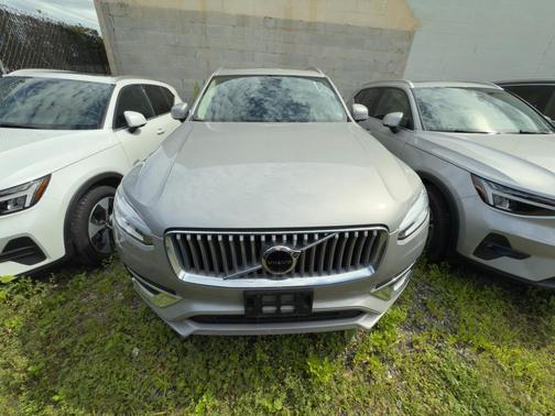 2023 Volvo XC90 Recharge Plug-In Hybrid T8 Plus Bright Theme 7-Seater