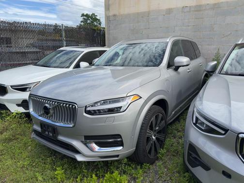 2023 Volvo XC90 Recharge Plug-In Hybrid T8 Plus Bright Theme 7-Seater