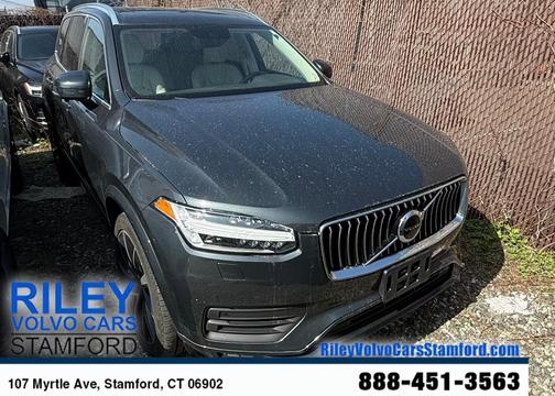 2022 Volvo XC90 T6 Momentum 7 Passenger