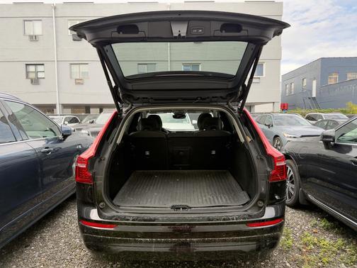 2022 Volvo XC60 B5 Momentum