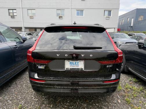 2022 Volvo XC60 B5 Momentum