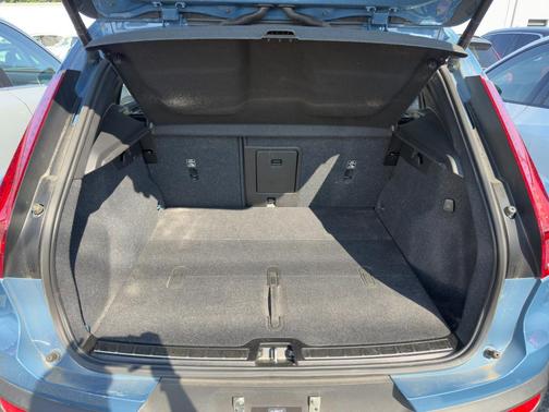 2023 Volvo XC40 B5 Plus Bright Theme