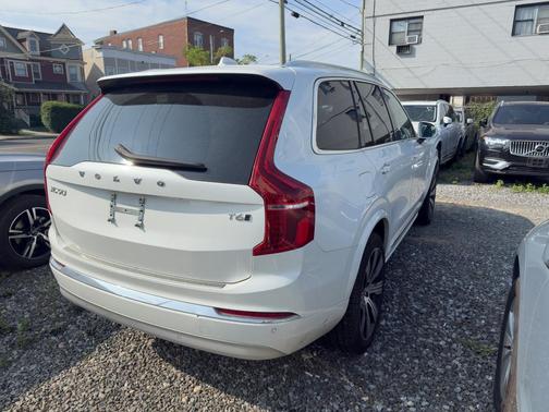 2022 Volvo XC90 T6 Inscription 7 Passenger