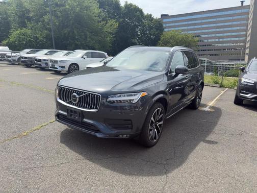 2022 Volvo XC90 T6 Momentum 7 Passenger