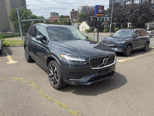2022 Volvo XC90 T6 Momentum 7 Passenger