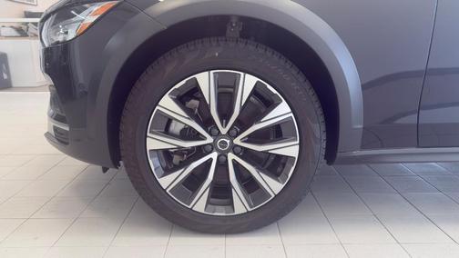 2024 Volvo V90 Cross Country B6 Plus