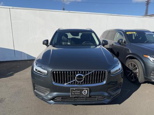2022 Volvo XC90 T6 Momentum 7 Passenger