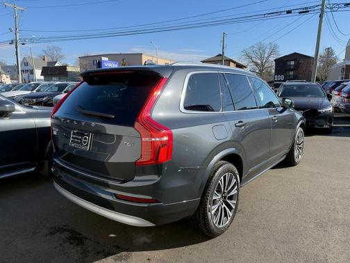 2022 Volvo XC90 T6 Momentum 7 Passenger