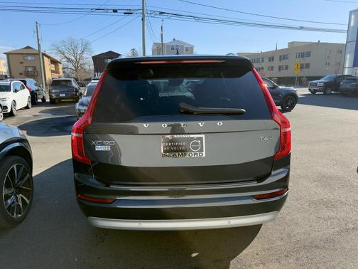 2022 Volvo XC90 T6 Momentum 7 Passenger