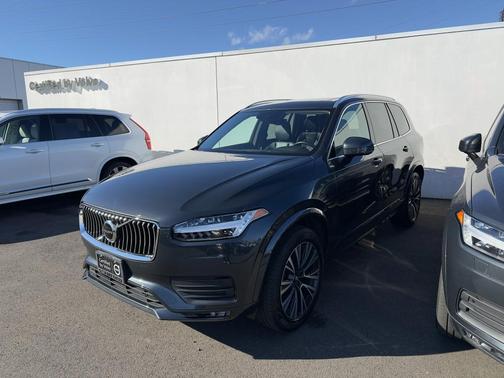 2022 Volvo XC90 T6 Momentum 7 Passenger