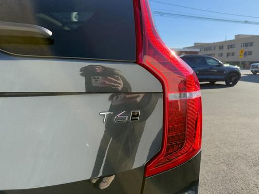 2022 Volvo XC90 T6 Momentum 7 Passenger