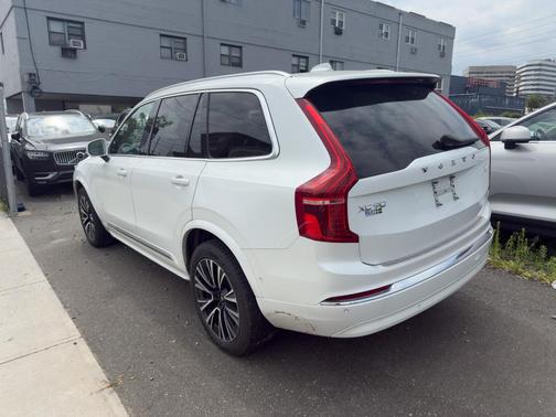 2023 Volvo XC90 Recharge Plug-In Hybrid T8 Plus Bright Theme 7-Seater