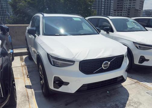 2026 Volvo XC40 B5 Plus