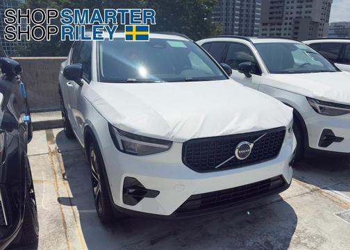 2026 Volvo XC40 B5 Plus