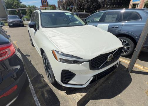 2025 Volvo XC60 Plug-In Hybrid T8 Plus