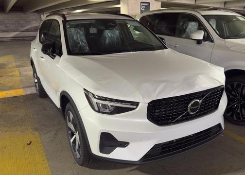 2026 Volvo XC40 B5 Core