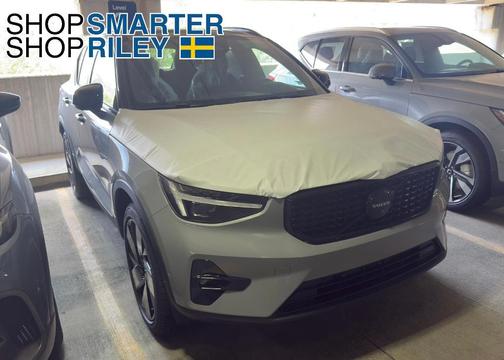 2026 Volvo XC40 B5 Ultra Black Edition