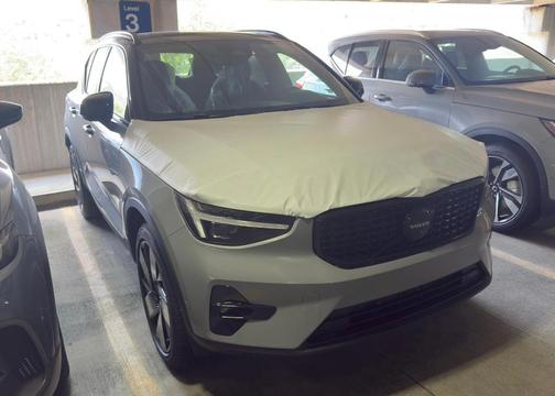 2026 Volvo XC40 B5 Ultra Black Edition
