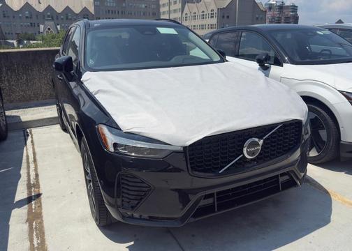 2025 Volvo XC60 B5 Plus