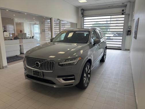 2024 Volvo XC90 Recharge Plug-In Hybrid T8 Plus Bright Theme 7-Seater