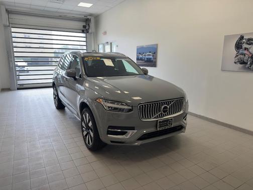 2024 Volvo XC90 Recharge Plug-In Hybrid T8 Plus Bright Theme 7-Seater