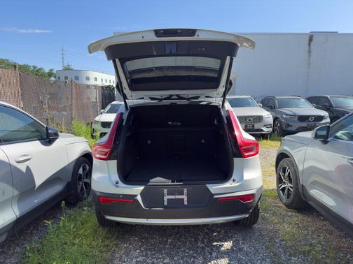 2024 Volvo XC40 B5 Core