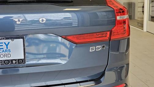 2023 Volvo XC60 B5 Plus Bright Theme