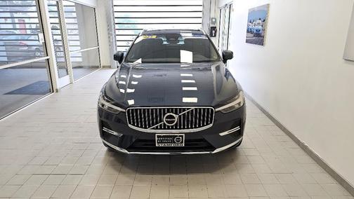 2023 Volvo XC60 B5 Plus Bright Theme
