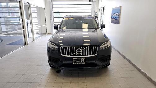 2022 Volvo XC90 T6 Momentum 7 Passenger
