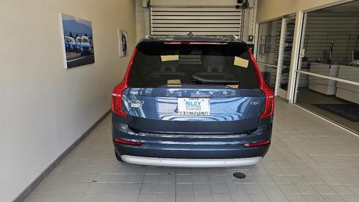2022 Volvo XC90 T6 Momentum 7 Passenger