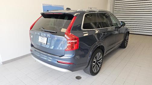 2022 Volvo XC90 T6 Momentum 7 Passenger
