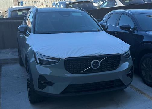 2025 Volvo XC40 B5 Ultra Dark Theme