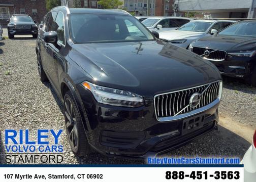 2022 Volvo XC90 T6 Momentum 7 Passenger
