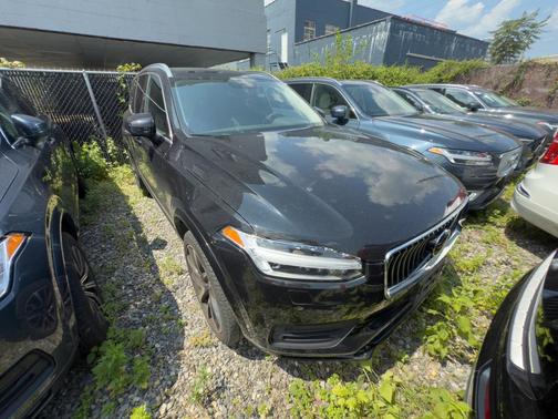 2022 Volvo XC90 T6 Momentum 7 Passenger