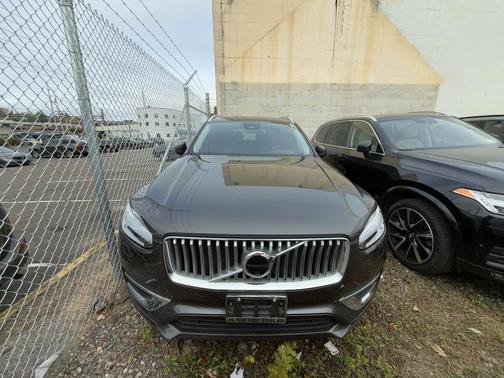 2023 Volvo XC90 B5 Plus